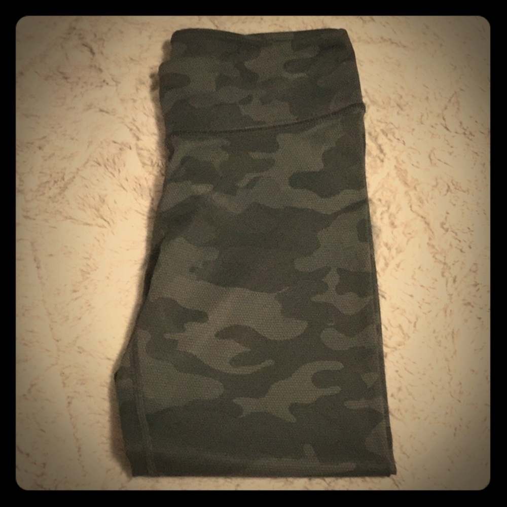 Athletic camouflage legging